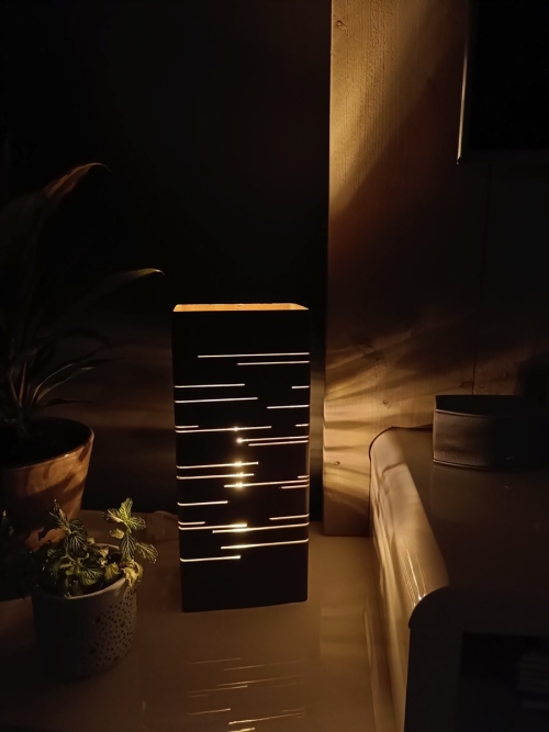 Madagaskar lamp, gepoederlakt in roestbruin.