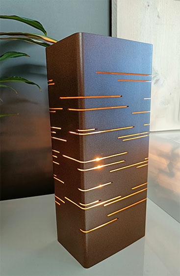 Madagaskar lamp, gepoederlakt in roestbruin.